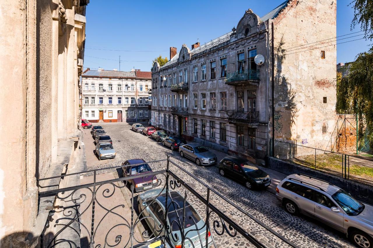 Квартира В Центрі З Дизайнерським Ремонтом Lviv Bagian luar foto
